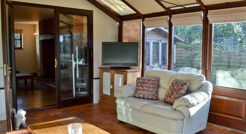 Отель Maytree Cottage