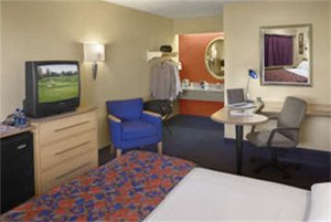Отель Red Roof Inn Pensacola University Mall
