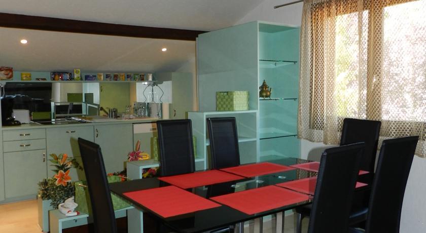 Апартаменты Domaine des Pierres Dorées