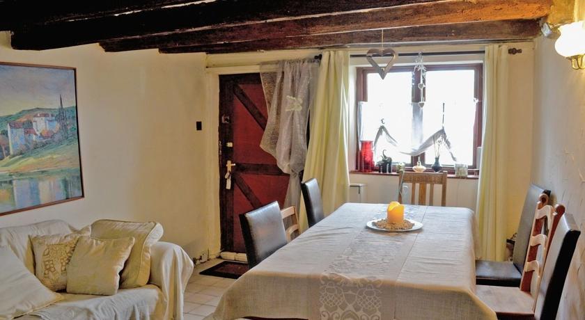 Отель The Hideaway Cottage