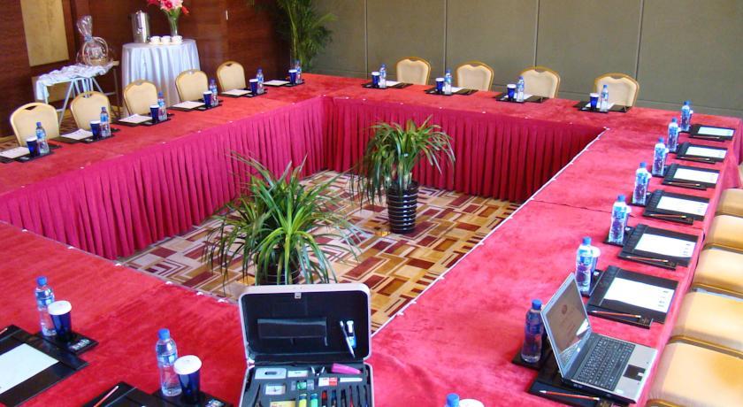 Отель Crowne Plaza Dandong