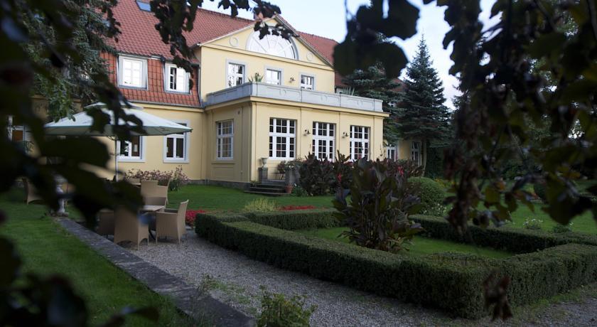 Гостевой дом Dwór Sześć Dębów