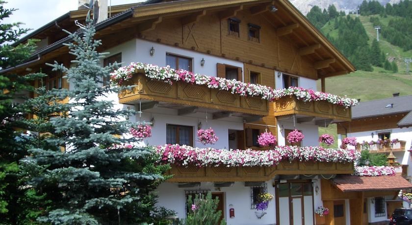 Апартаменты Chalets Dolomites