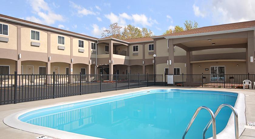 Отель Days Inn & Suites Niagara Falls/Buffalo