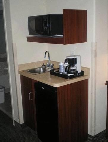 Отель Holiday Inn Express & Suites Parachute