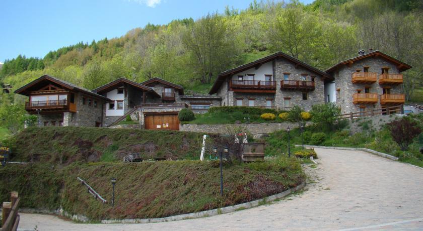 Отель Les Combes
