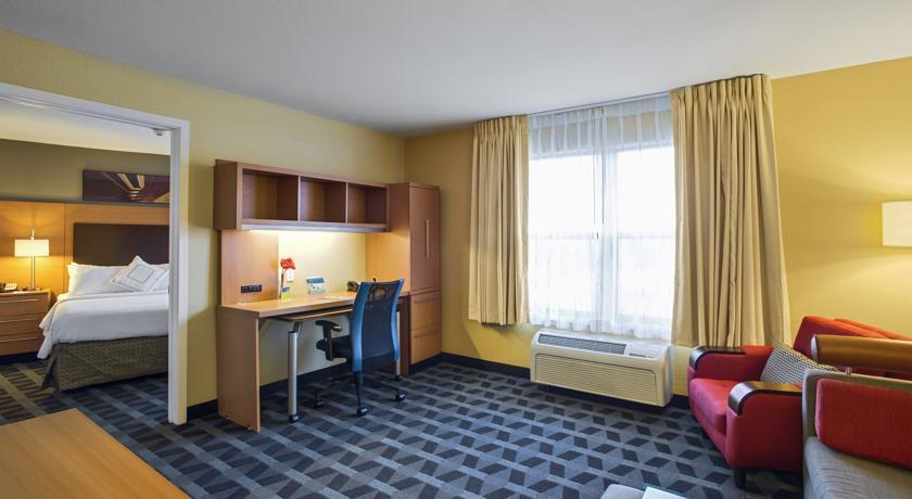 Отель TownePlace Suites Kansas City Overland Park