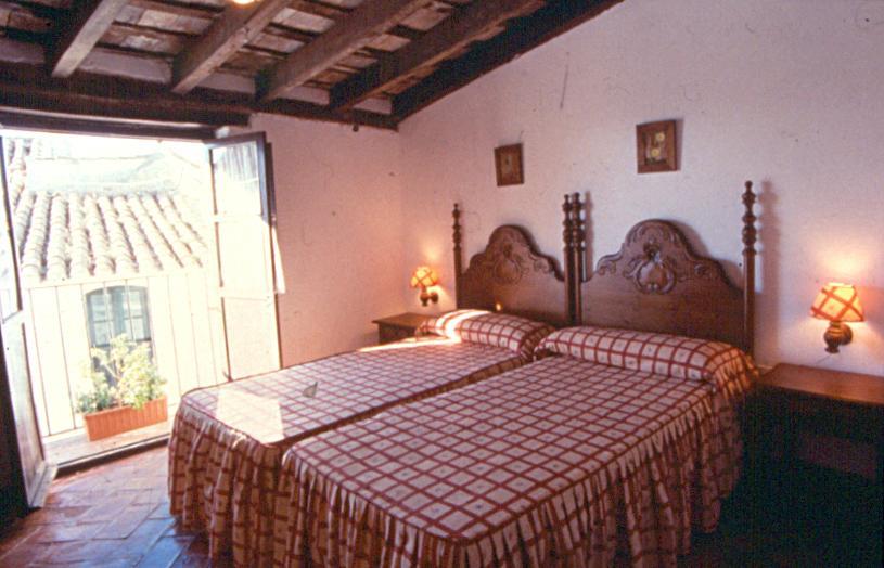 Отель TUGASA Casas Rurales Castillo de Castellar