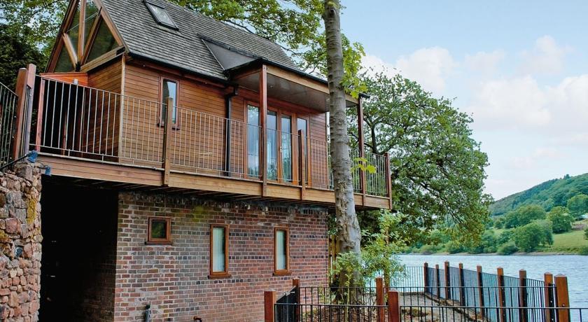 Отель Inglenook Boathouse