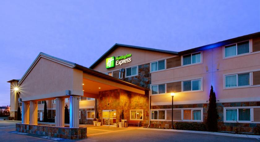 Отель Holiday Inn Express Hotel & Suites EVERETT