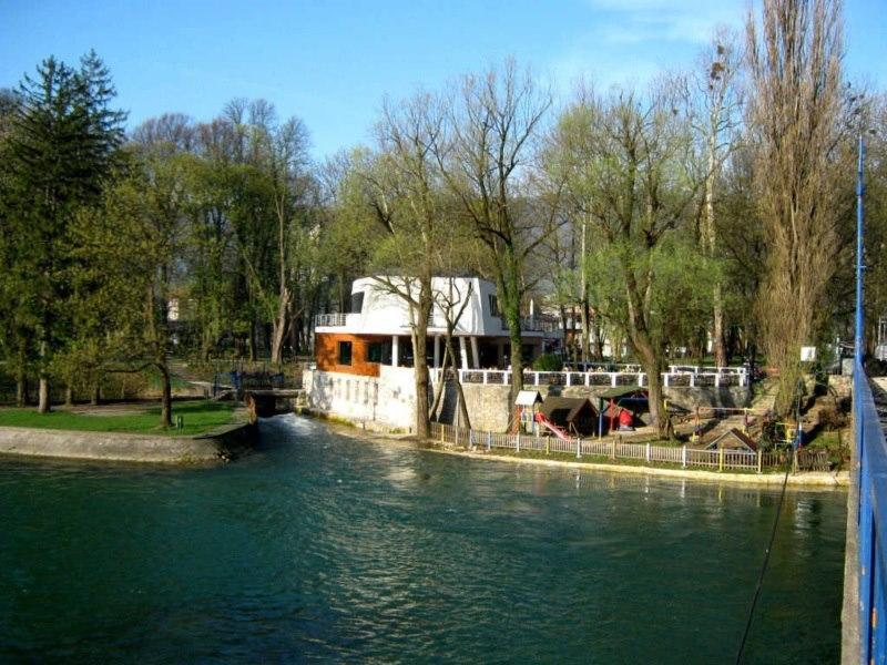 Отель Hotel Paviljon