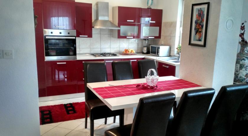 Апартаменты Apartments Lujić