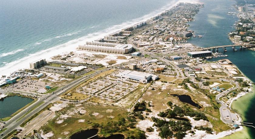 Отель Emerald Coast Inn & Suites