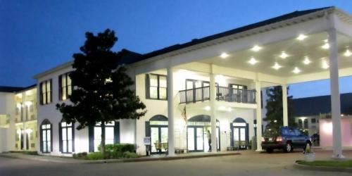 AmazINN and Suites