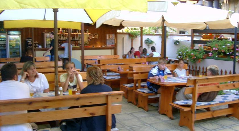 Отель Hotel Koral