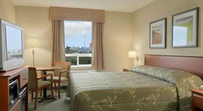 Отель Super 8 Windsor