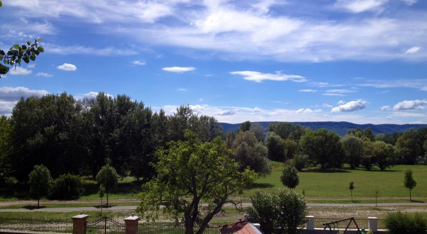 Хостел Göncöl House, Tourist Hostel and Campsite
