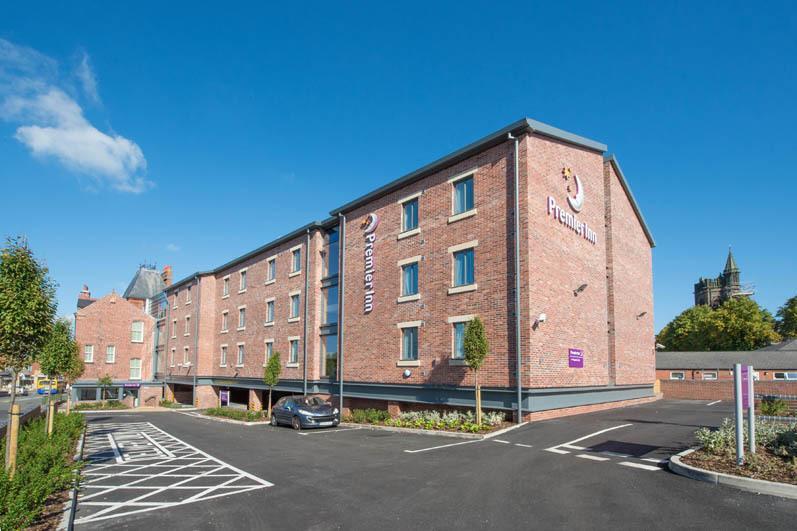Отель Premier Inn Leek Town Centre