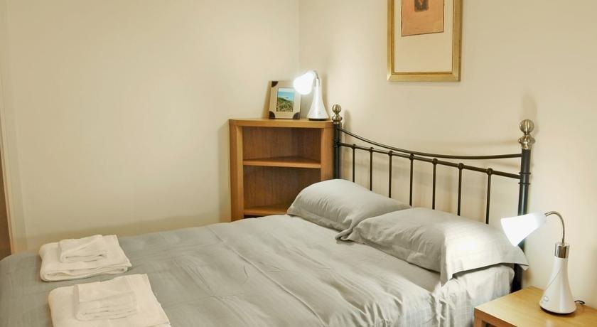 Отель Apartment 1 The Halcyon