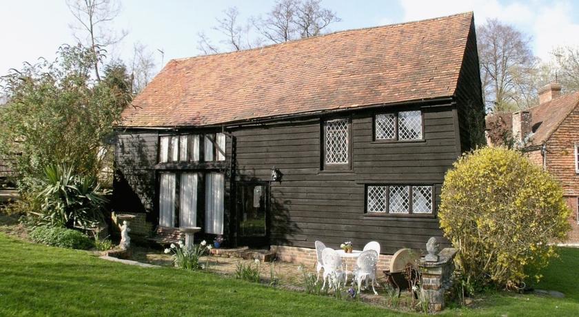 Отель The Old Barn At Bolebroke