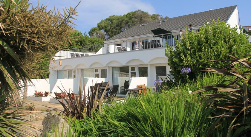 Апартаменты The Falmouth Beach Apartments