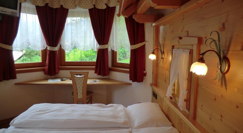 Отель Albergo Garnì Costa Verde