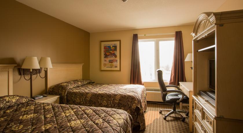 Отель The Village Inn Elora