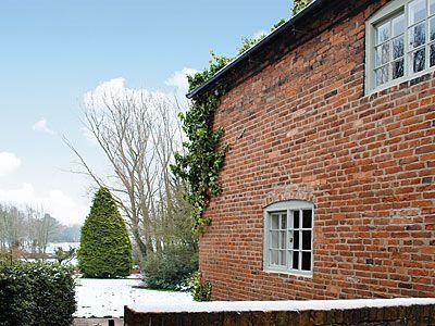 Отель Burdetts Cottage