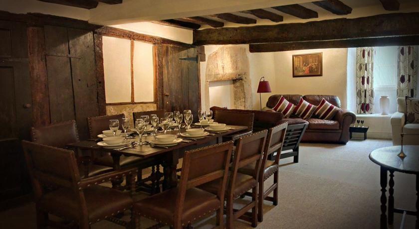 Апартаменты The Medieval Hall Apartment