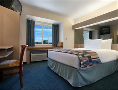 Отель Microtel Inn & Suites Tomah