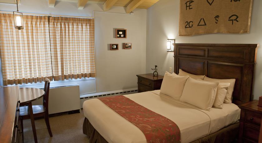 Отель Dude Rancher Lodge