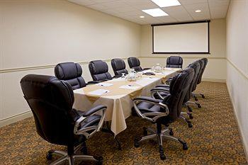 Отель Holiday Inn Express Hotel & Suites