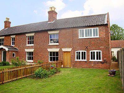 Отель Wheelwrights Cottage