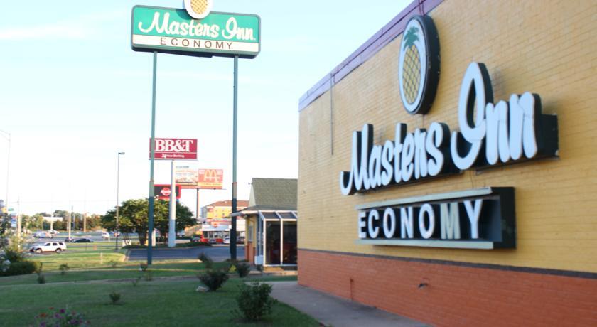 Отель Masters Inn
