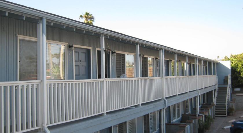 Отель The Shores Inn