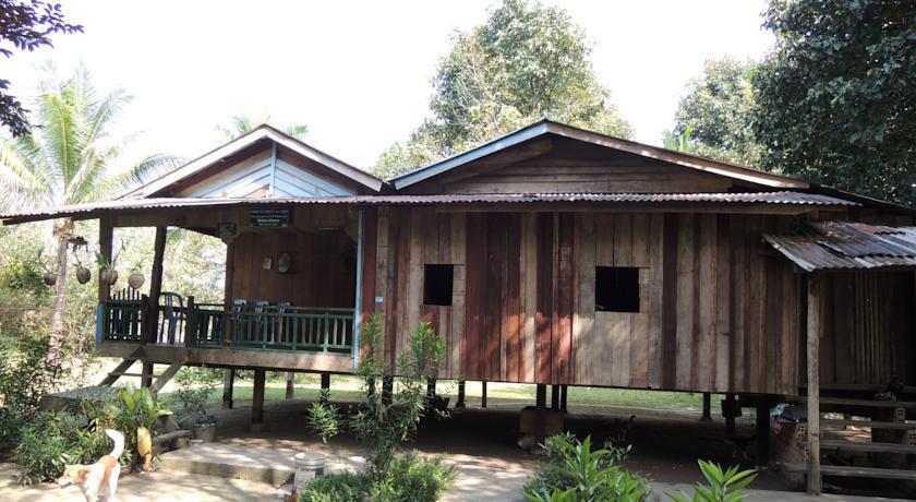 Отель Laced Woodpecker Homestay