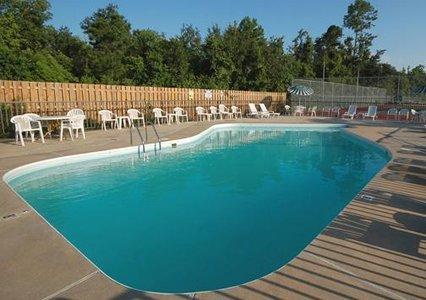 Отель Econo Lodge Keesler AFB