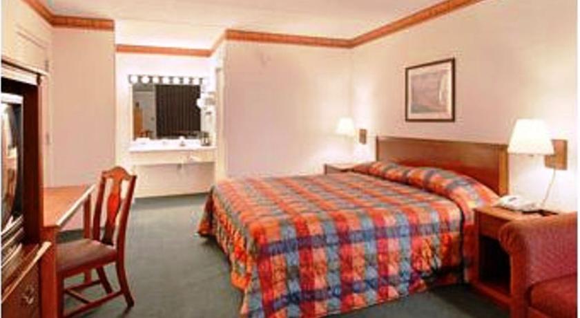 Отель Days Inn Seneca