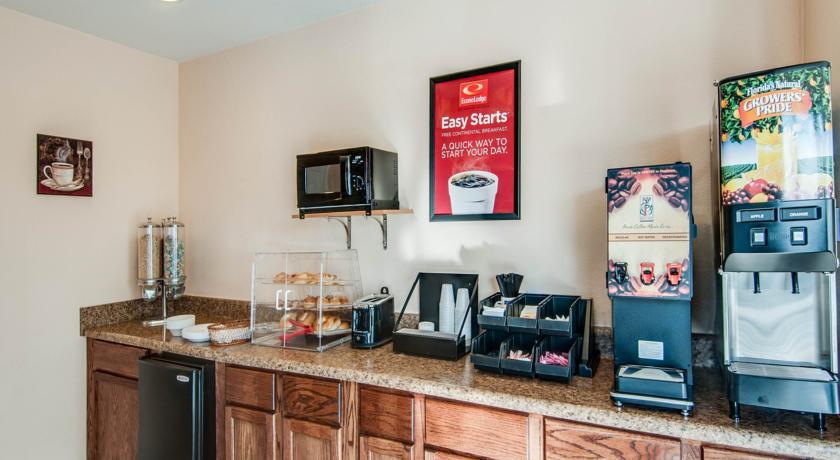 Отель Econo Lodge Civic Center