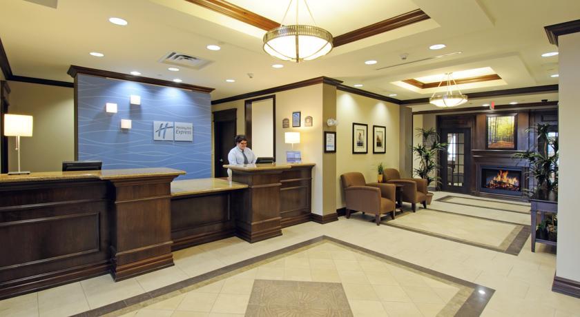 Отель Holiday Inn Express Hotel & Suites North Bay