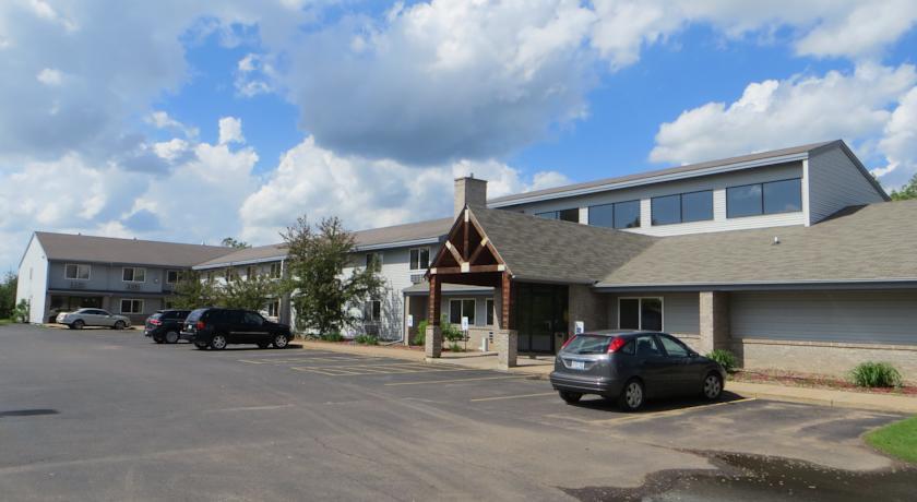 Отель AmericInn - Menomonie