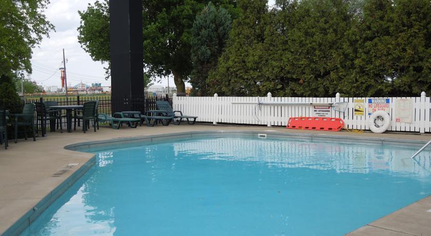 Отель OurGuest Inn and Suites Downtown