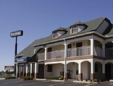 Отель Travelodge Norman