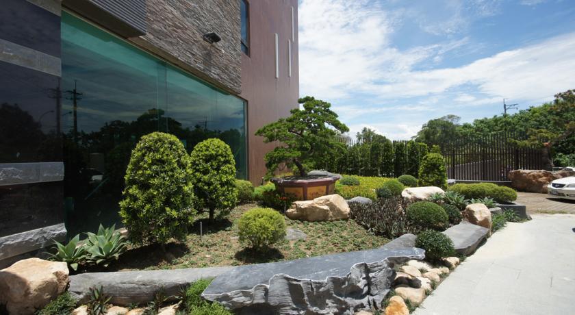 Отель Renyi Lake Hotel