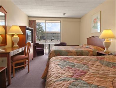Отель Travelodge Newark Airport