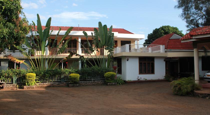 Отель Kilimanjaro Safaris Lodge