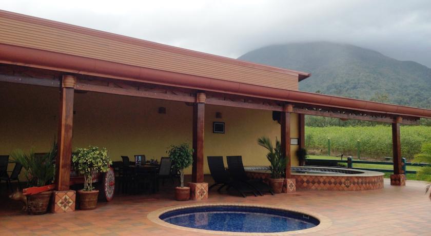 Отель Hotel La Pradera del Arenal