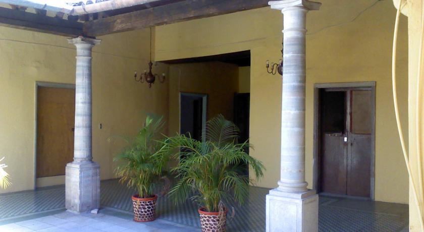 Отель Hotel Casa del Quijote