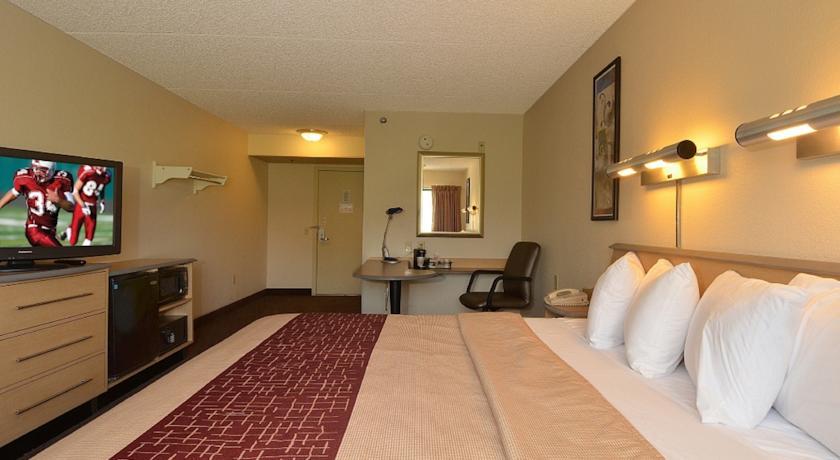 Отель Red Roof Inn Elkhart