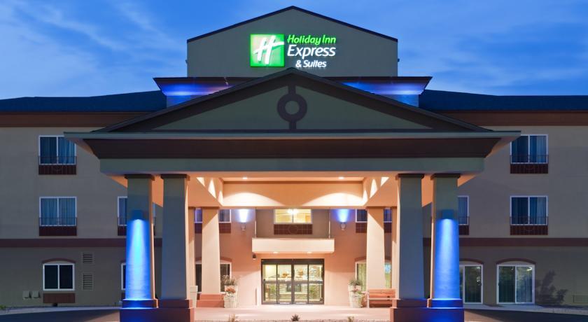 Отель Holiday Inn Express Hotel & Suites Antigo